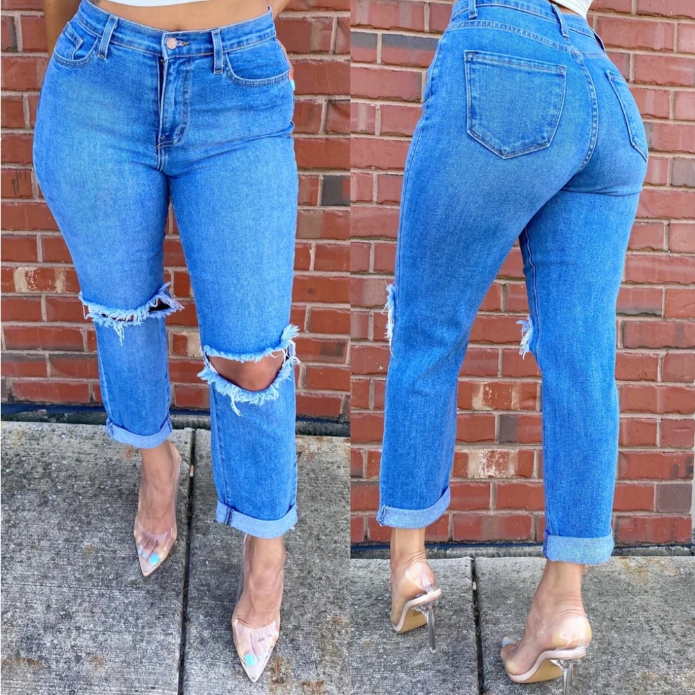 Curve hugging Mom Jeans
